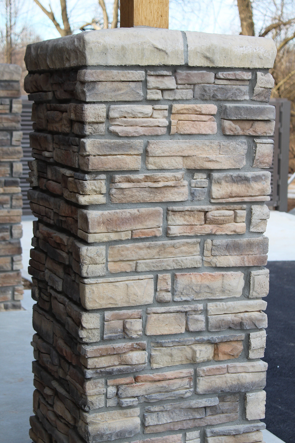Ledgestone — LIGHT MONTE NE COLOR