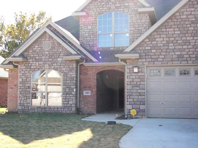 Diamond Petra Stone veneer project 66