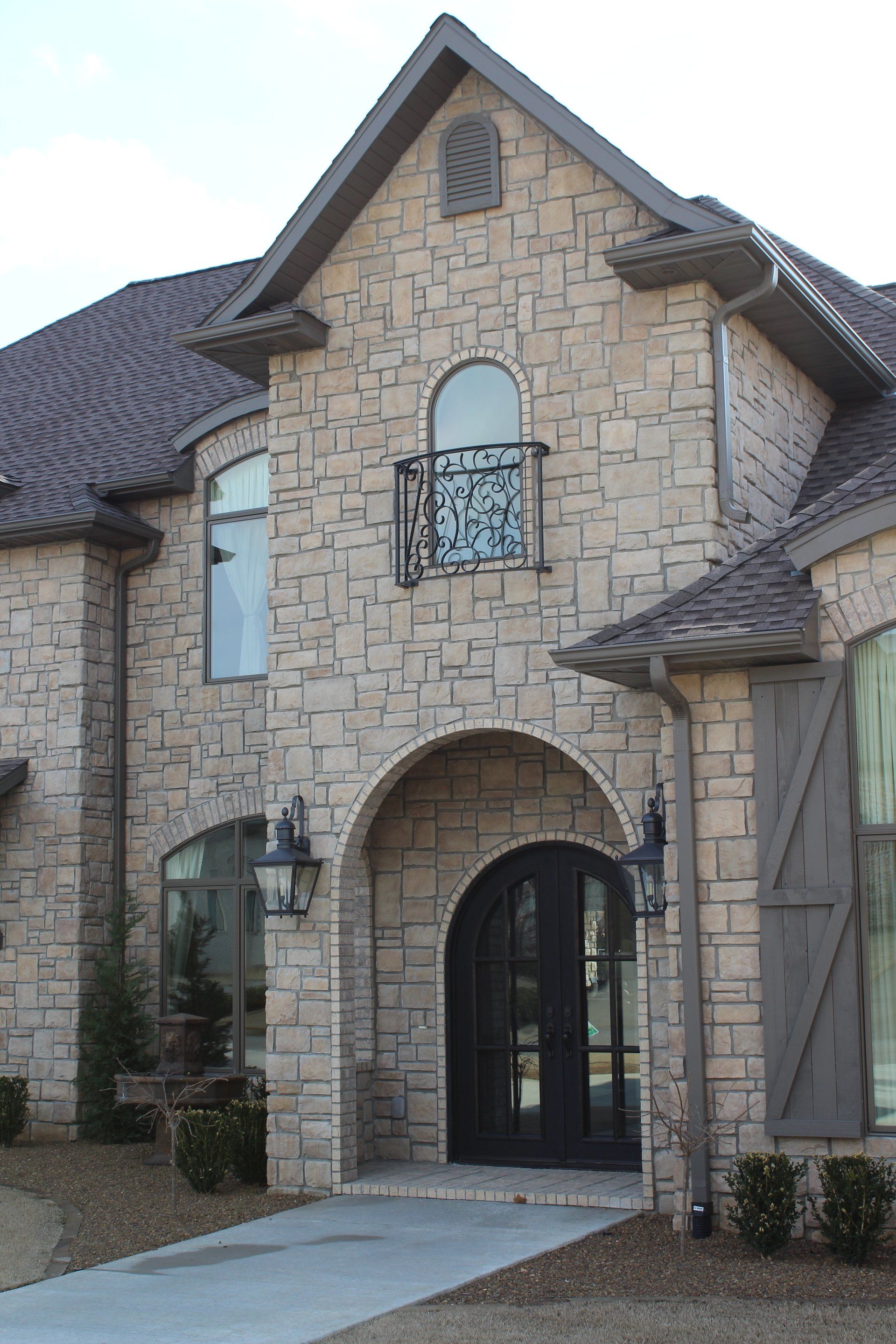 Diamond Petra Stone veneer project 78